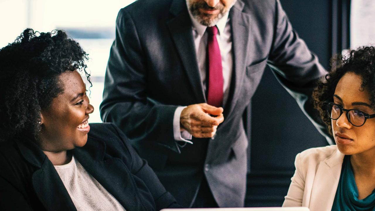 Senior managers - trade, broadcasting and other services