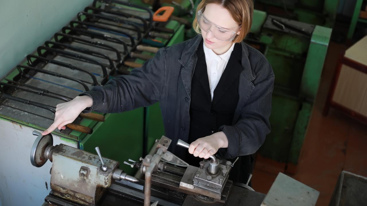 Metalworking and forging machine operators