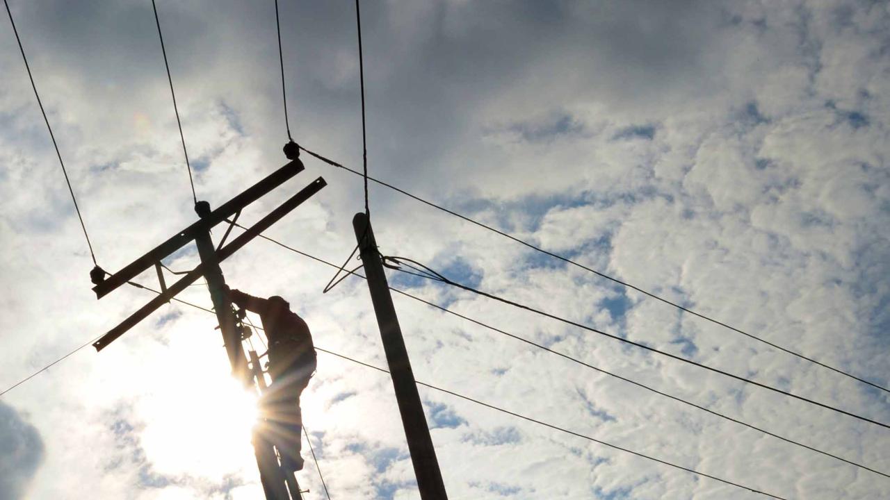 Powerline technicians and cable workers