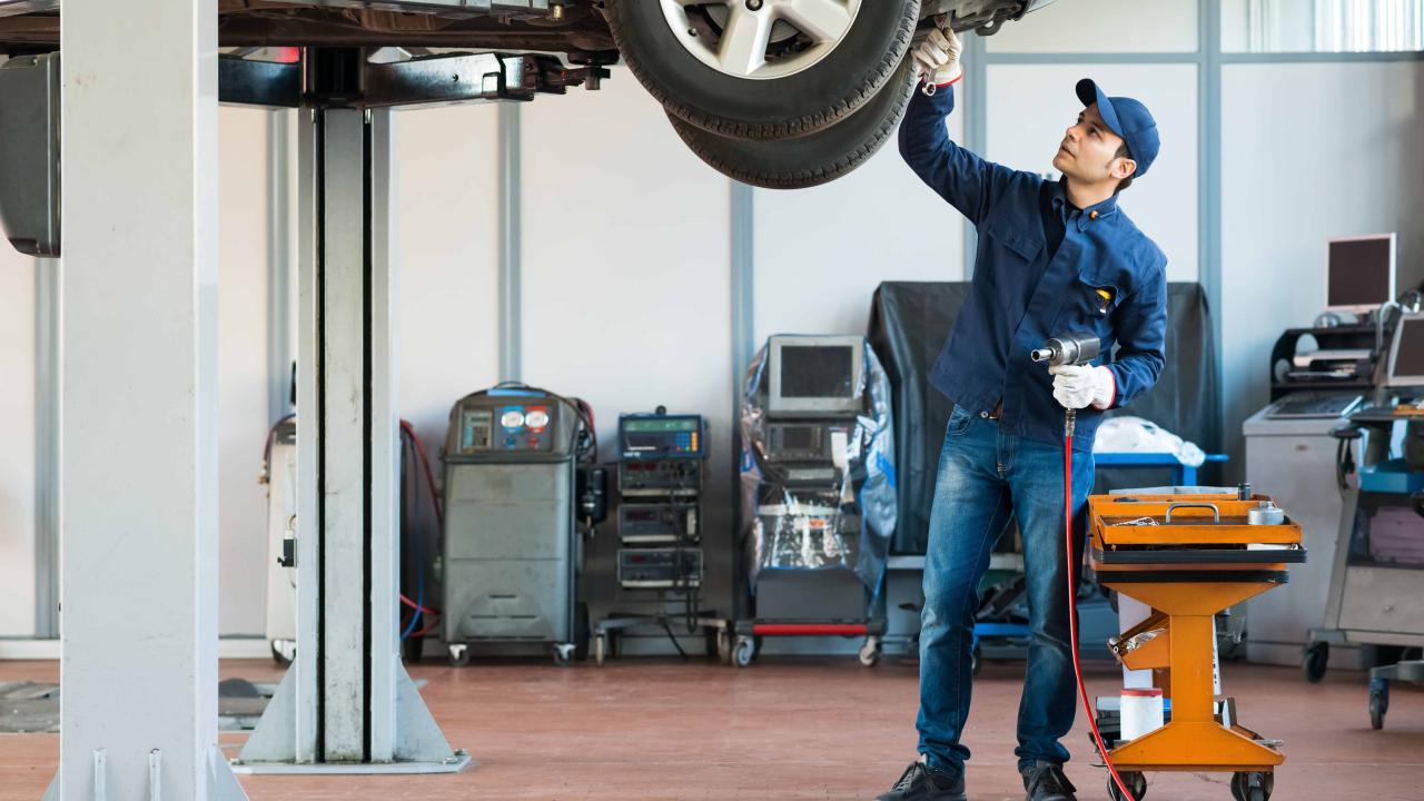 Other automotive mechanical installers and servicers